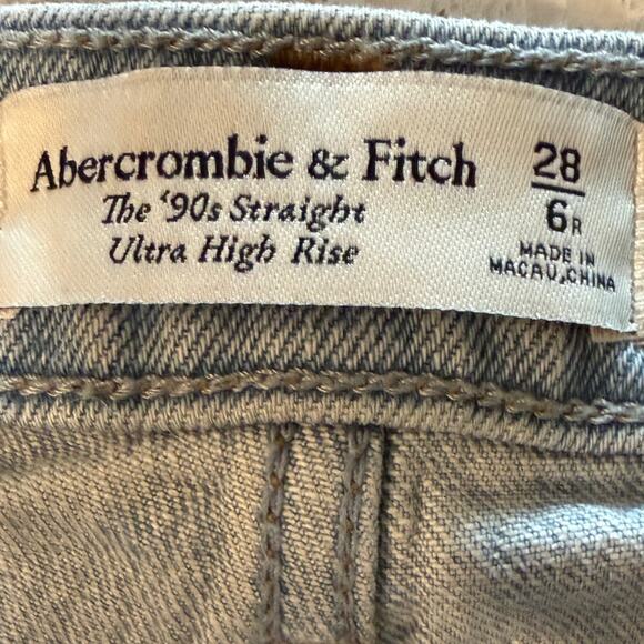 Abercrombie Fitch 90s Straight Ultra High Rise Jeans 28 6R Asym Button Light - Picture 5 of 7